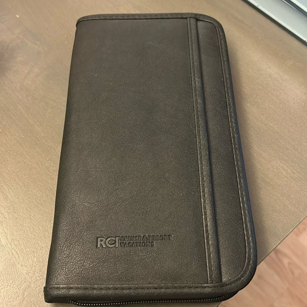 RCI cruise & resort vacations leather booklet